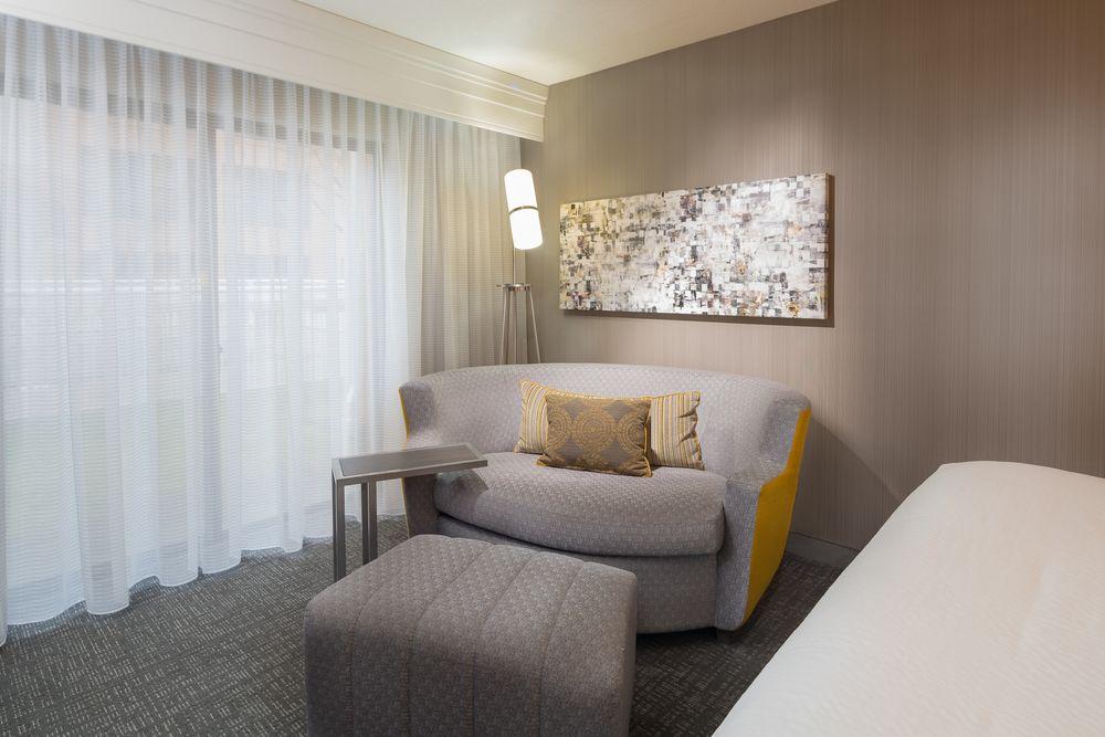 Courtyard By Marriott New Haven Orange Hotel Exterior photo