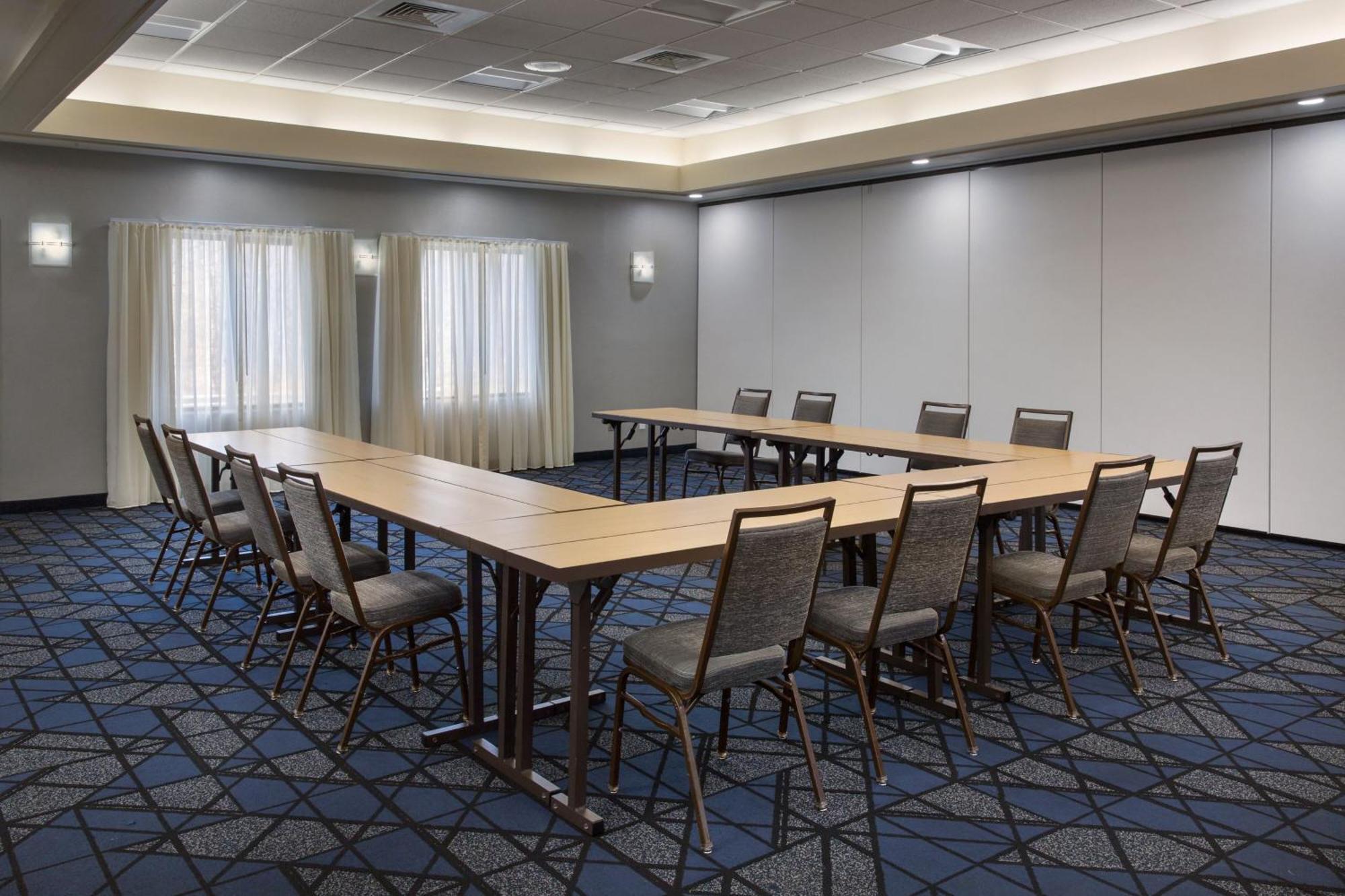 Courtyard By Marriott New Haven Orange Hotel Exterior photo