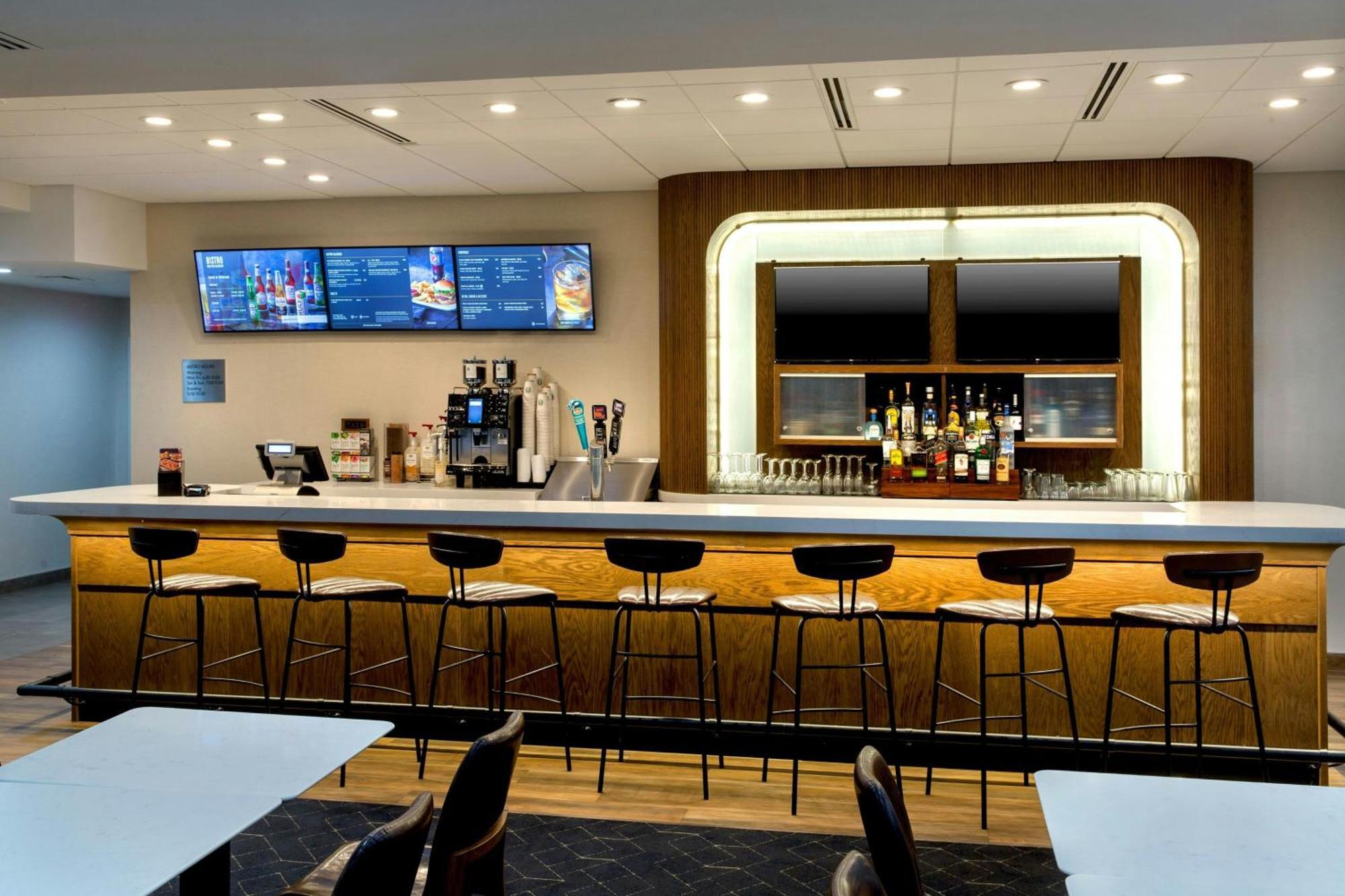 Courtyard By Marriott New Haven Orange Hotel Exterior photo