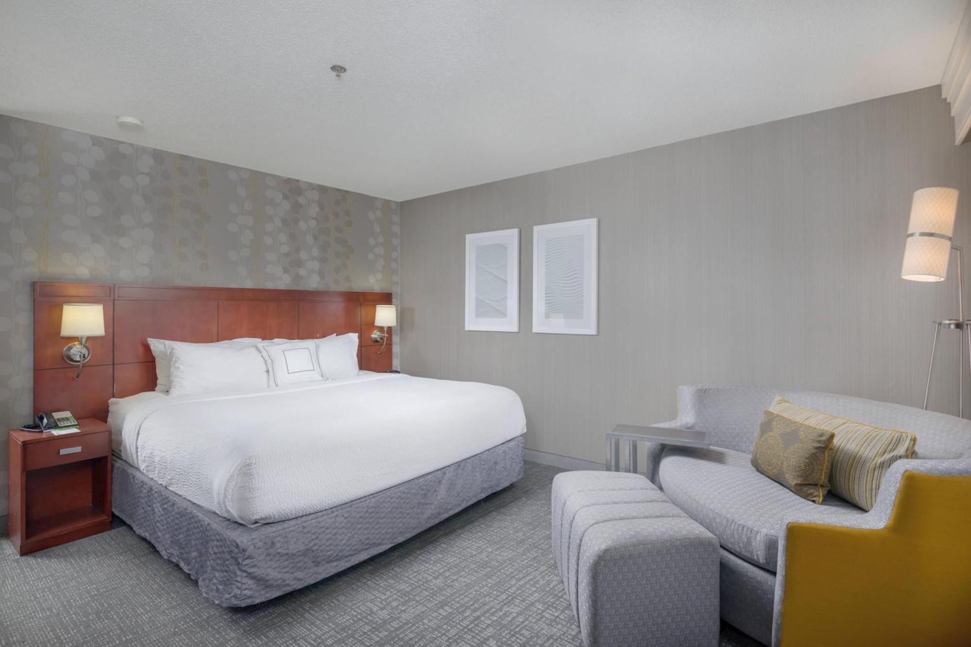 Courtyard By Marriott New Haven Orange Hotel Exterior photo