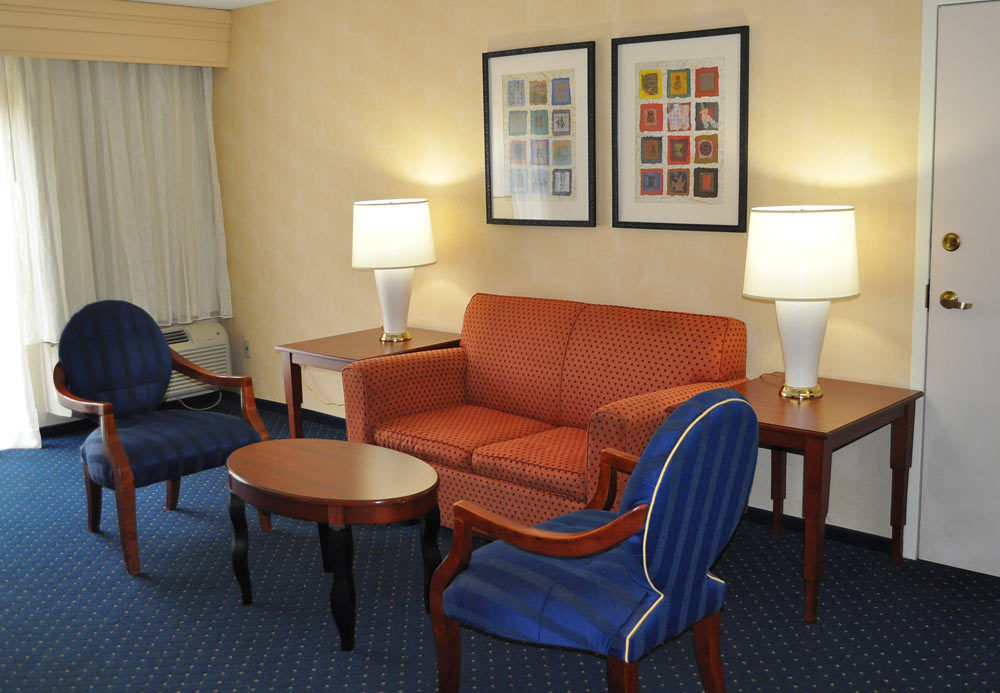 Courtyard By Marriott New Haven Orange Hotel Exterior photo